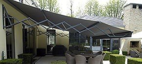 This type of awning is equipped with a sun protection fabric and 2 or more scissors. They are slightly less suitable for walking under.